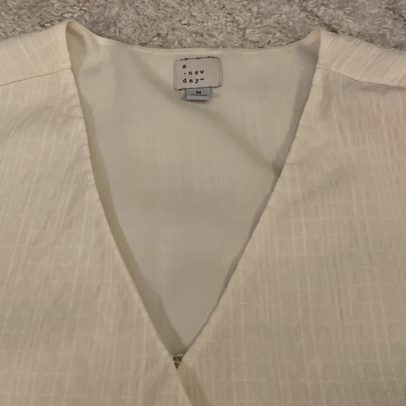 Medium A New Day Off White Blouse - Picture 2 of 2